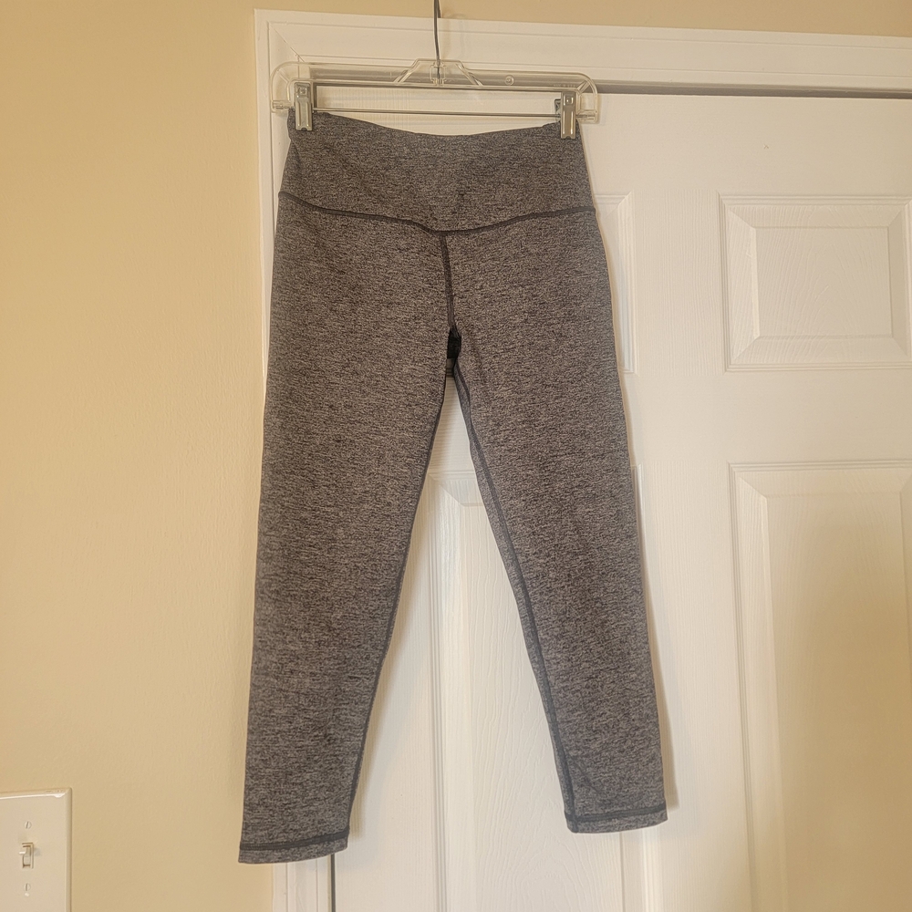 Victoria's Secret Knockout VSX Capri Length Leggings- Charcoal Gray S